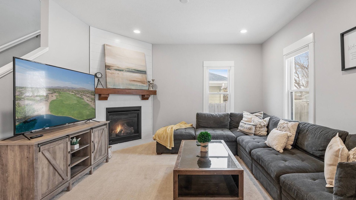 Macalester - Groveland House | ≪❈≫ Luxe Modern Farmhouse Retreat > St. Paul MN ~ Twin Cities <