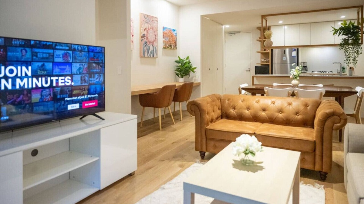 Doncaster Apartment | Luxe Modern I OPP Westfield I Pool I Gym I CarPark