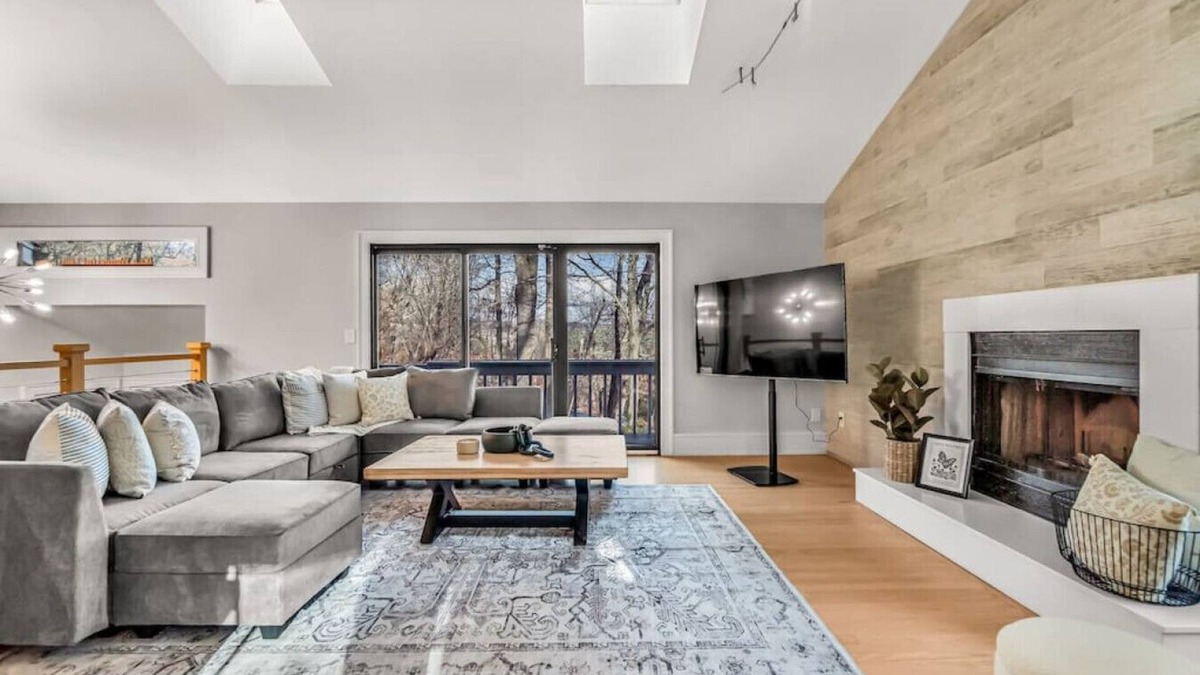 Shelton House | Luxe New England Retreat