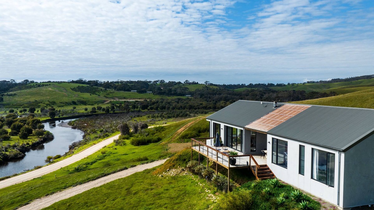 Duncan Villa | Luxe off-grid beach house with panoramic views of Middle River & Snelling Beach
