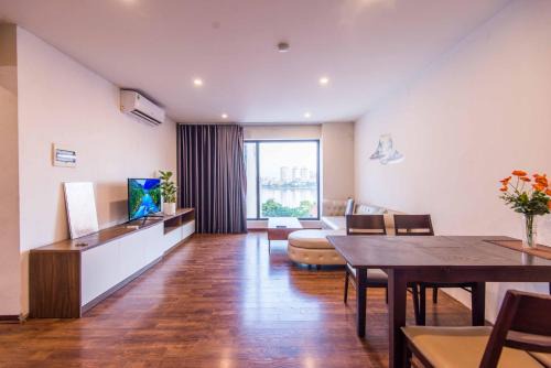 Nhat Tan Hotel | Luxe Paradise Apartment Lac Long Quan