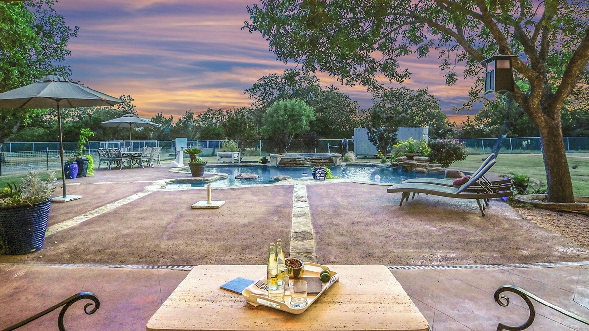 Cedar Park House | Luxe Ranch-Vibe Retreat - Heated 2-Level Pool+ Spa -20 minutes to Austin & Lakes