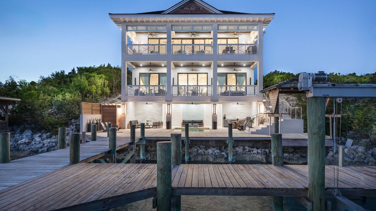 Staniel Cay Villa | LUXE: RENT 3 WAYS:ENTIRE ESTATE, UPPER or LOWER LEVEL. EACH HAS PRIVATE ENTRANCE