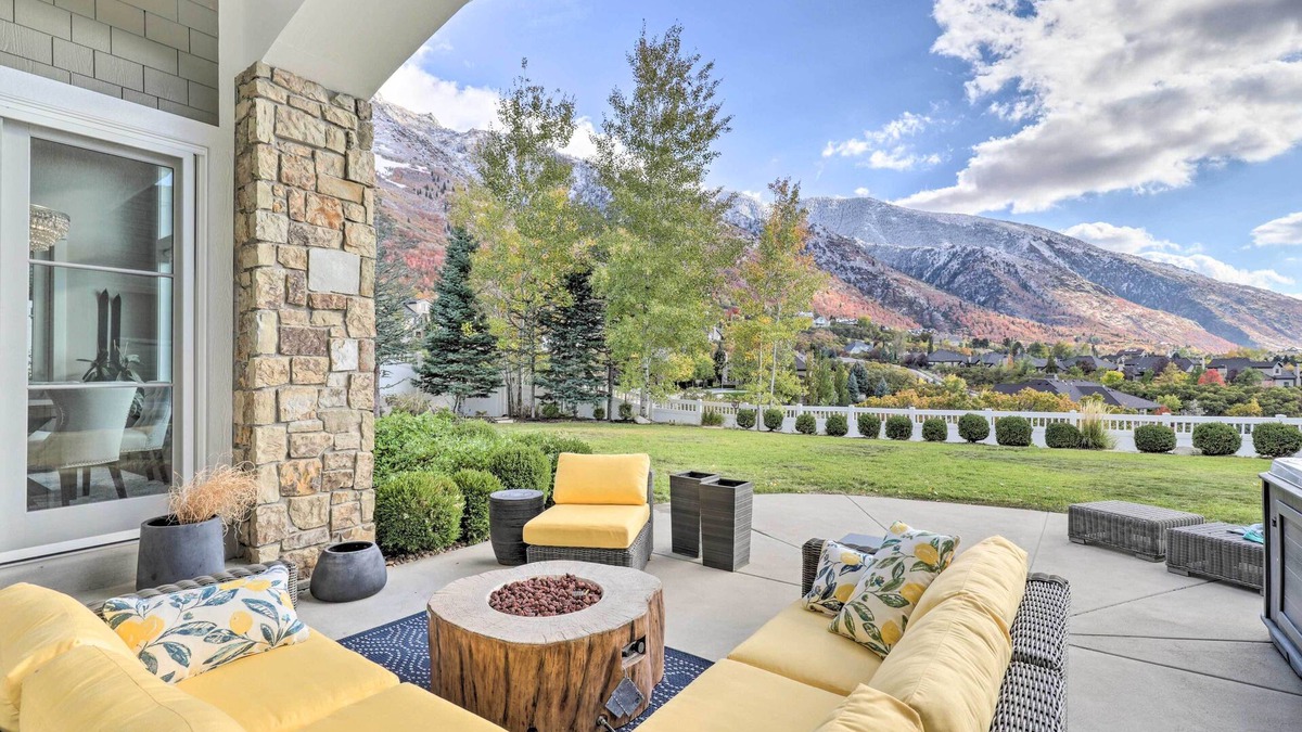 Sandy House | Luxe Sandy Home w/Hot Tub: 9 Mi to Skiing!