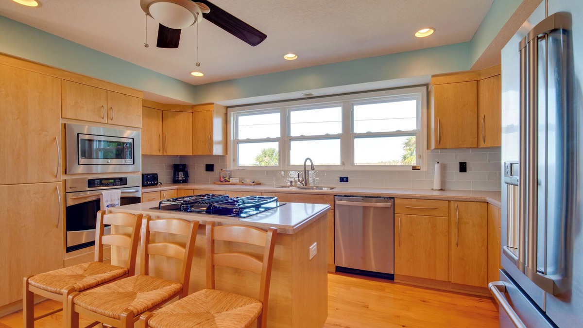 Spring Hill Cottage | Luxe Spring Hill Home w/Patio & Dock!