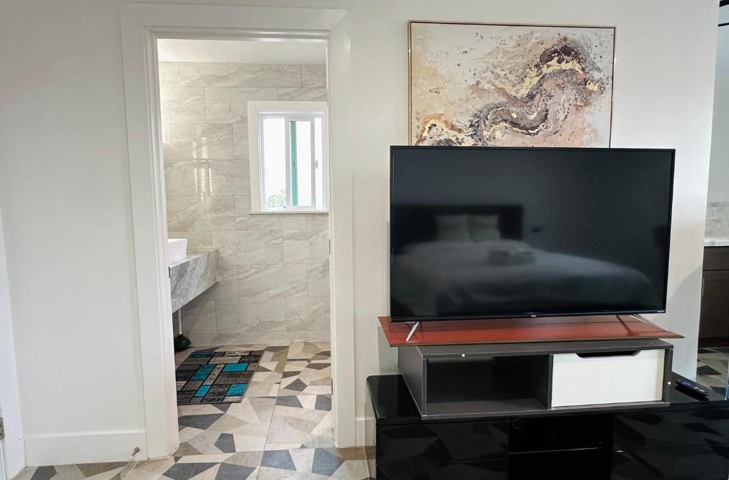 Los Angeles House | Luxe Stay Room with Private Bathroom 55