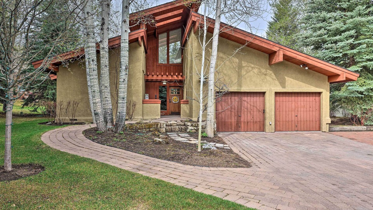 Twin Creeks House | Luxe Sun Valley Retreat w/Hot Tub, 3 Mi to Resort