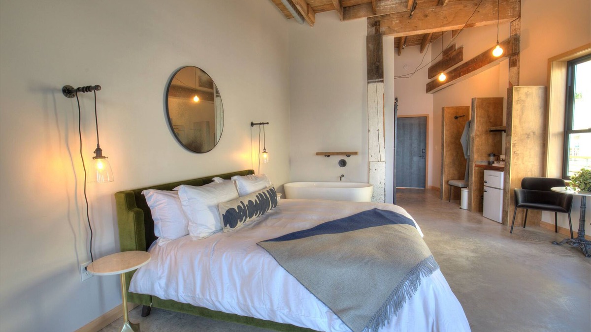 Astoria Hotel | Luxe Trolley View King Room at Bowline Hotel, Pet-friendly