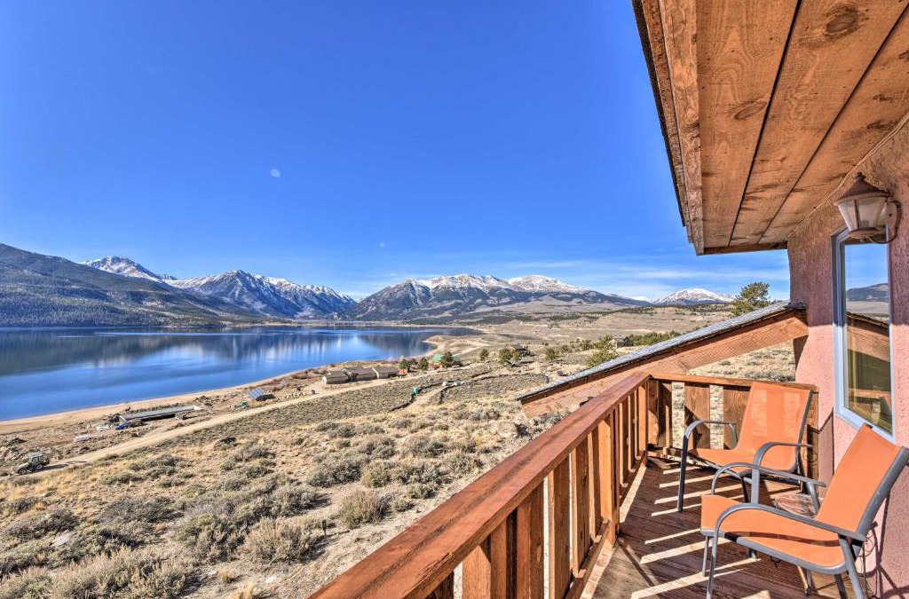 Twin Lakes House | Luxe Twin Lakes House with Mountain and Lake Views!