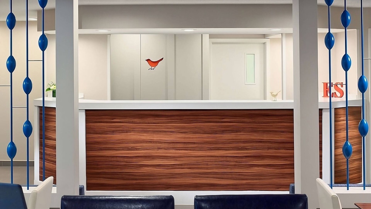 Westlake Hotel | Luxe Vacation Feel! 2 Family-friendly Units, Free Parking, Pool