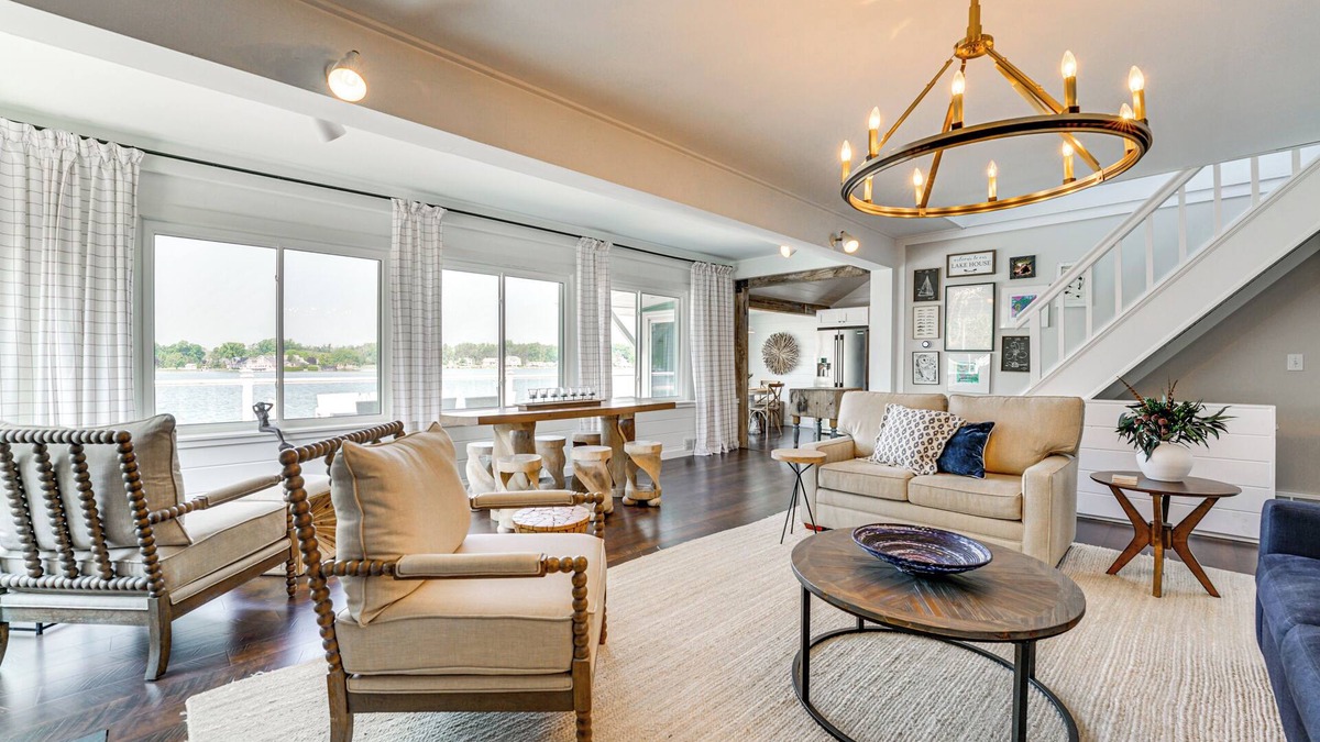 Lake Fenton House | Luxe Waterfront Lake Fenton Home: Decks & Fire Pit