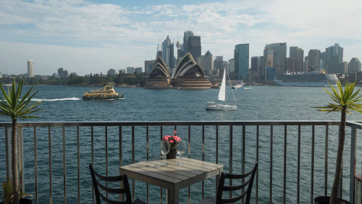 Kirribilli Apartment | Luxe Waterfront Opera & Harbour Views. Best in Syd