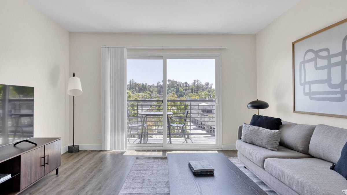 Woodland Hills Apartment | Luxe Woodland Hills 2BR w/Pool & Gym, near Warner Center, by Blueground