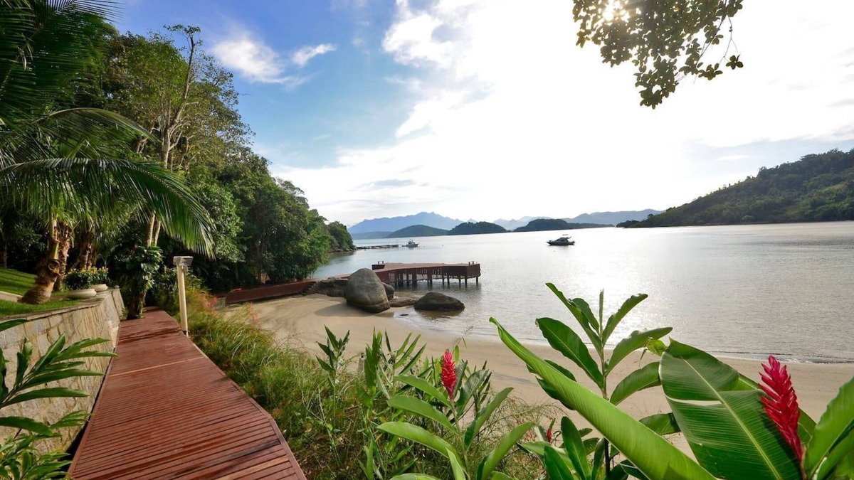 Camorim Villa | LuxoBrasil #AR18 Gala Mansion 06 Suites Angra Vacation Rental