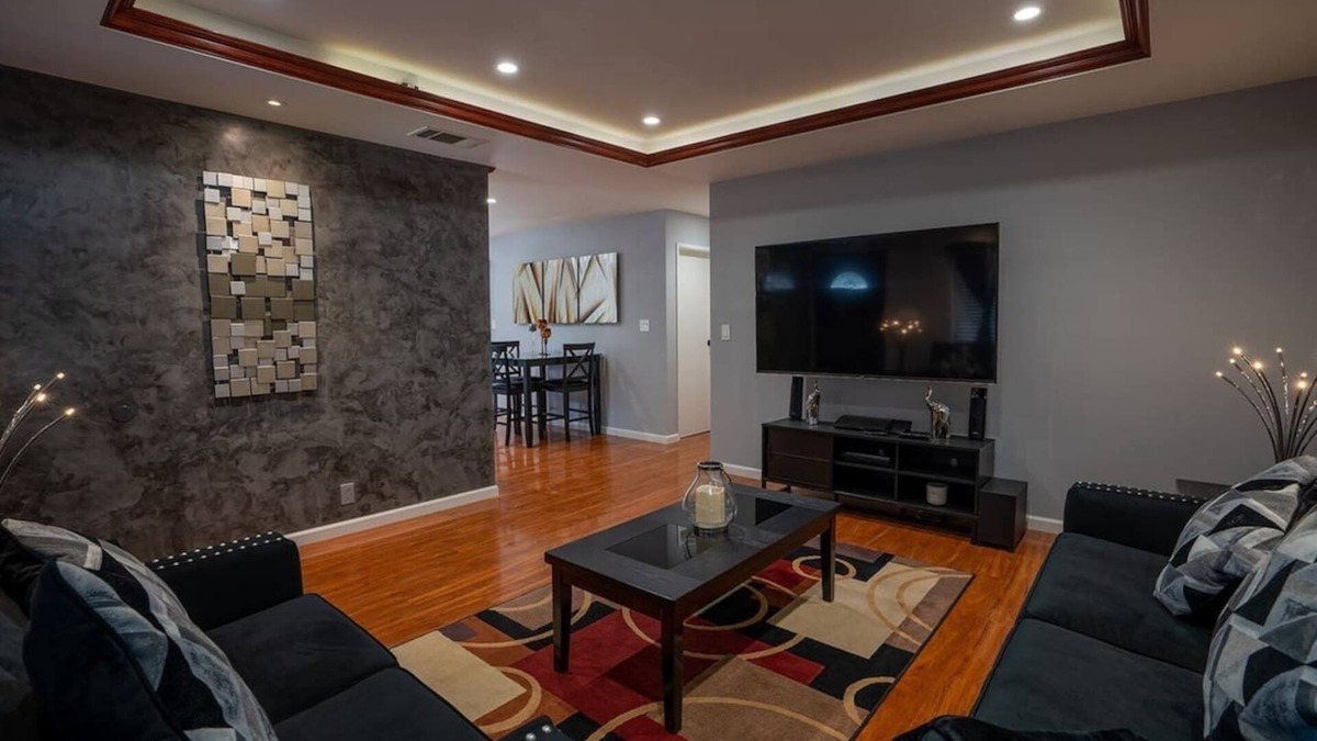 Fairfield House | LuxoStays | Charming 4BR w/large backyard/firepit