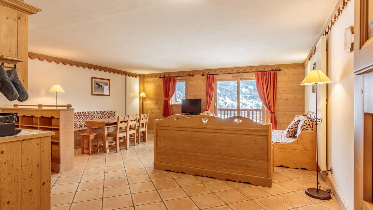 Saint-Martin-de-Belleville Apartment | Luxury apartment for 8 with pool, spa, parking included