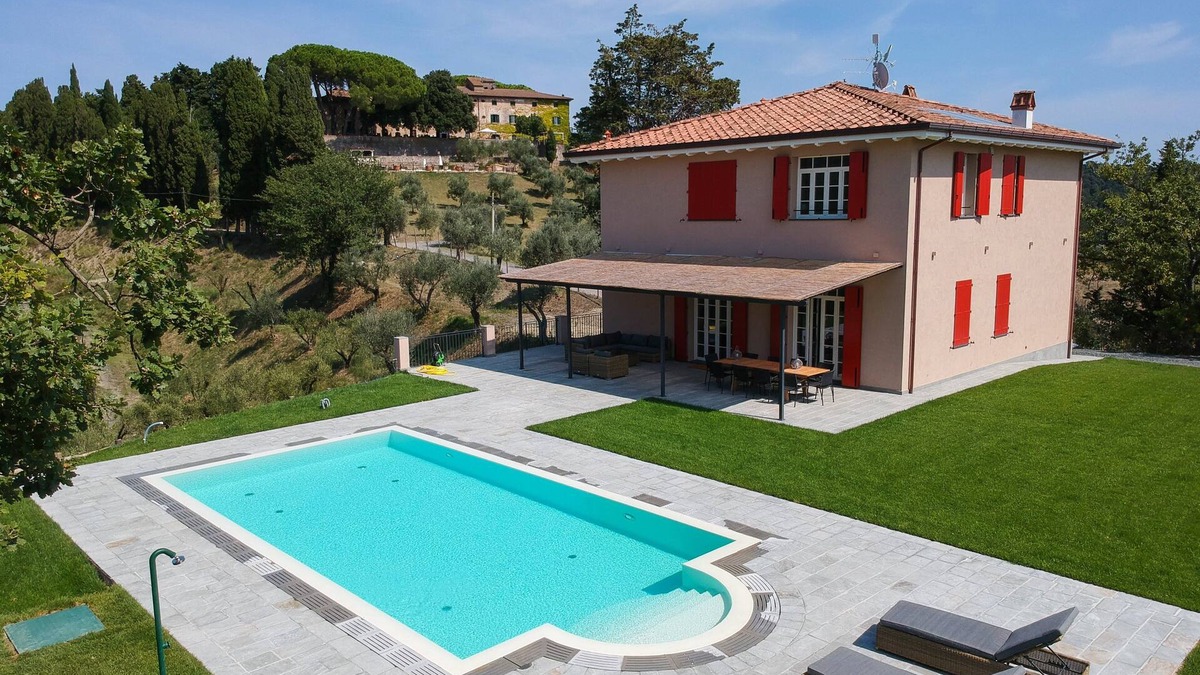 Fattoria Mocaio Villa | Luxury villa with private pool and veranda, 20' from the sea