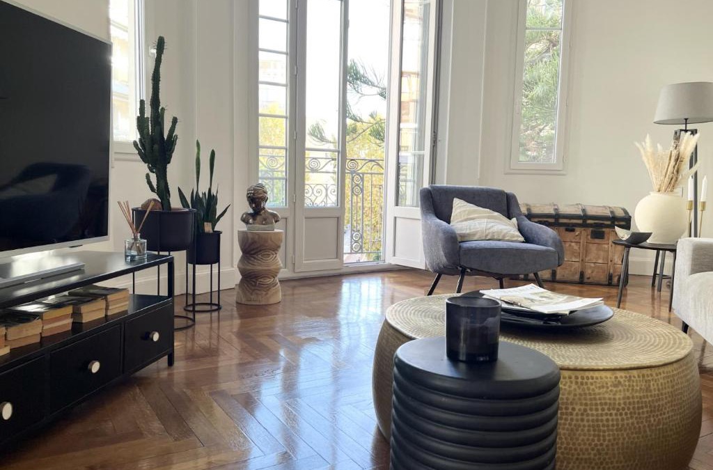 Musicians Quarter Apartment | Luxueux Appartement 115m2, 3 Chambres centre ville avec parking à 5 min plage -climatisation