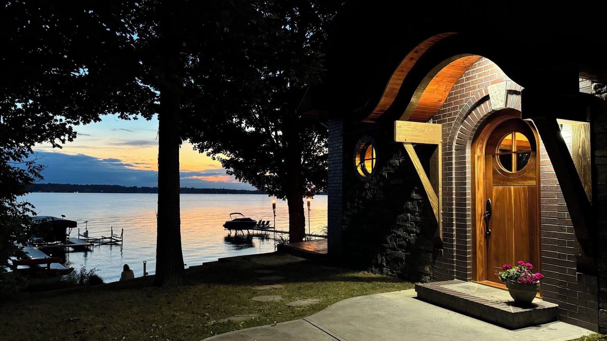 Town of Owasco House | LUXUIRIOUS WATERFRONT CABIN ON OWASCO LAKE