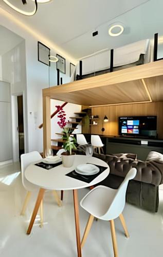 Hugo Lange Apartment | Luxuoso Loft com Garagem, Ar cond. Jacuzzi e Wifi