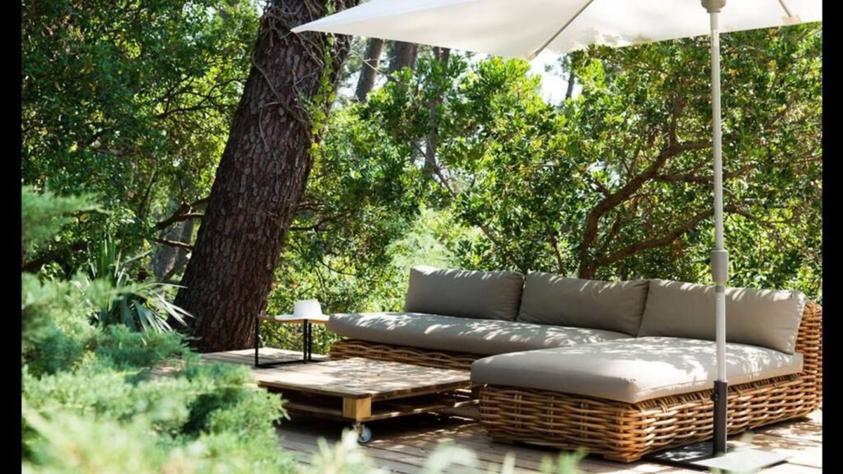 Piraillan House | Luxury villa with heated pool and pond view. The Canon