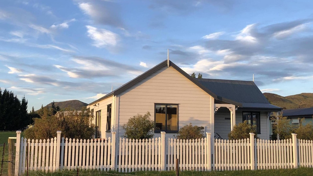 Southland District House | Luxuriate in Lumsden