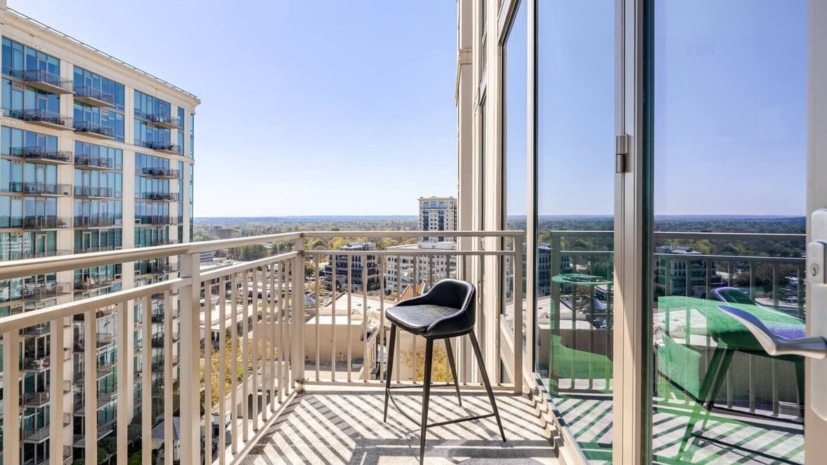 Peachtree Heights West Apartment | Luxurious 1,000 Sq ft. Buckhead Penthouse