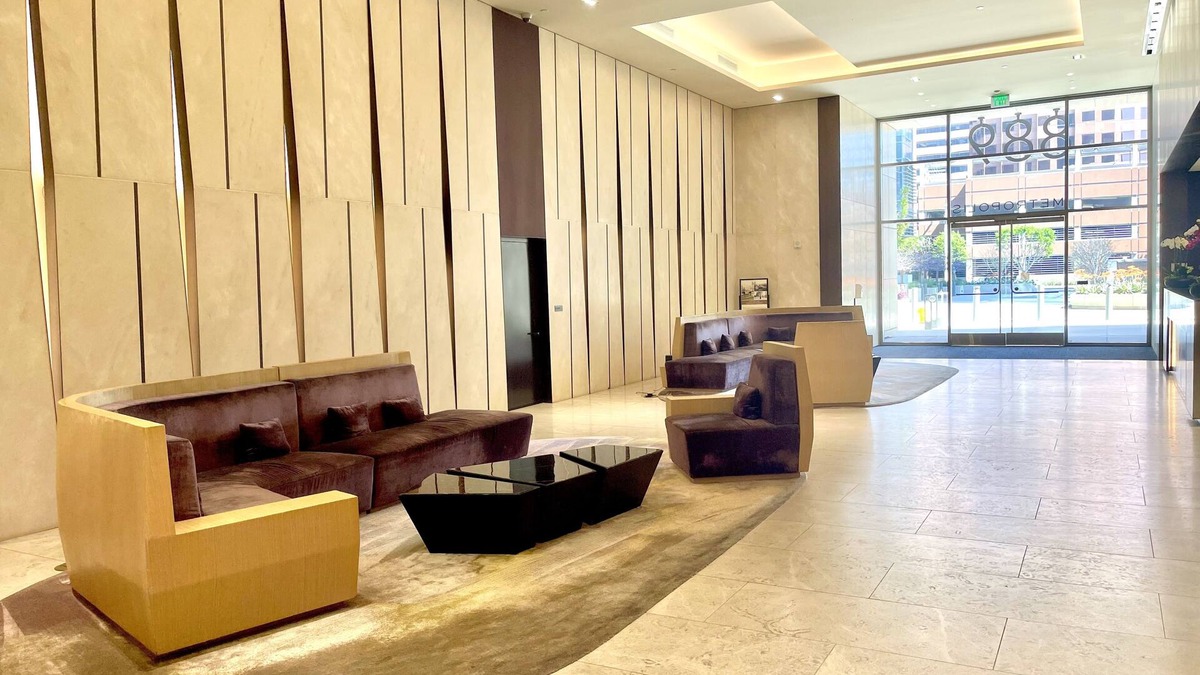 Westlake South Condo | Luxurious 1 BR Condo in the heart of Downtown LA - 2 min. walk to Crypto Stadium