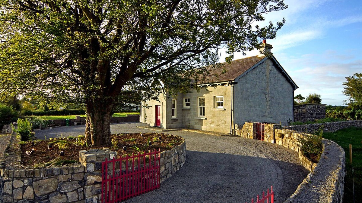 Gort House | Luxurious 18th Century Historic School House