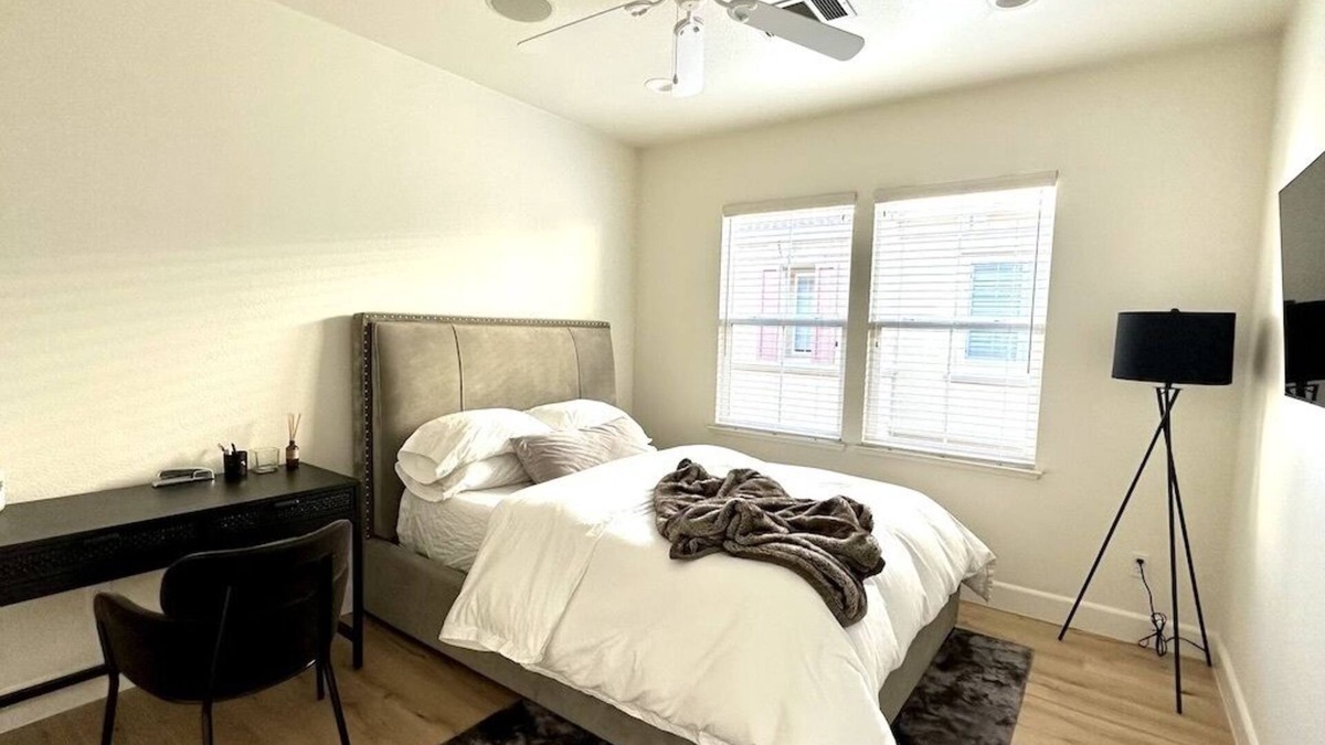 Livermore House | Luxurious 2 bed 2 bath Townhome