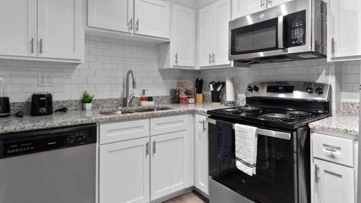 Crabtree Apartment | Luxurious 2 Bed Suite - in Raleigh!