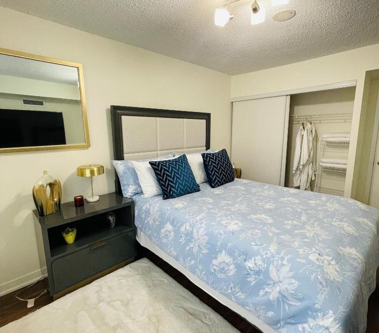 Davisville Apartment | Luxurious 2 bedroom Condo