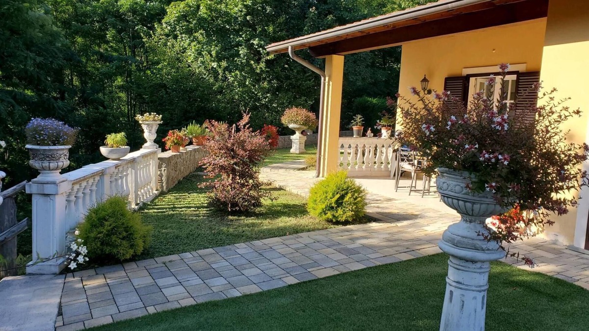 Castelnuovo di Garfagnana Villa | Luxurious 2-bedroom villa with private pool, AC, WiFi , Vineyard in Tuscany