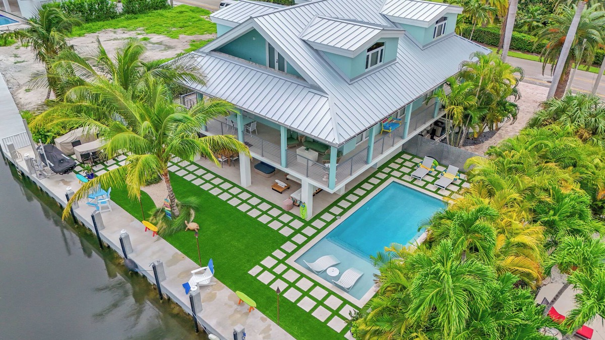 Coury House | Luxurious 3-bedroom home with Pool and Dock in Key Colony Beach