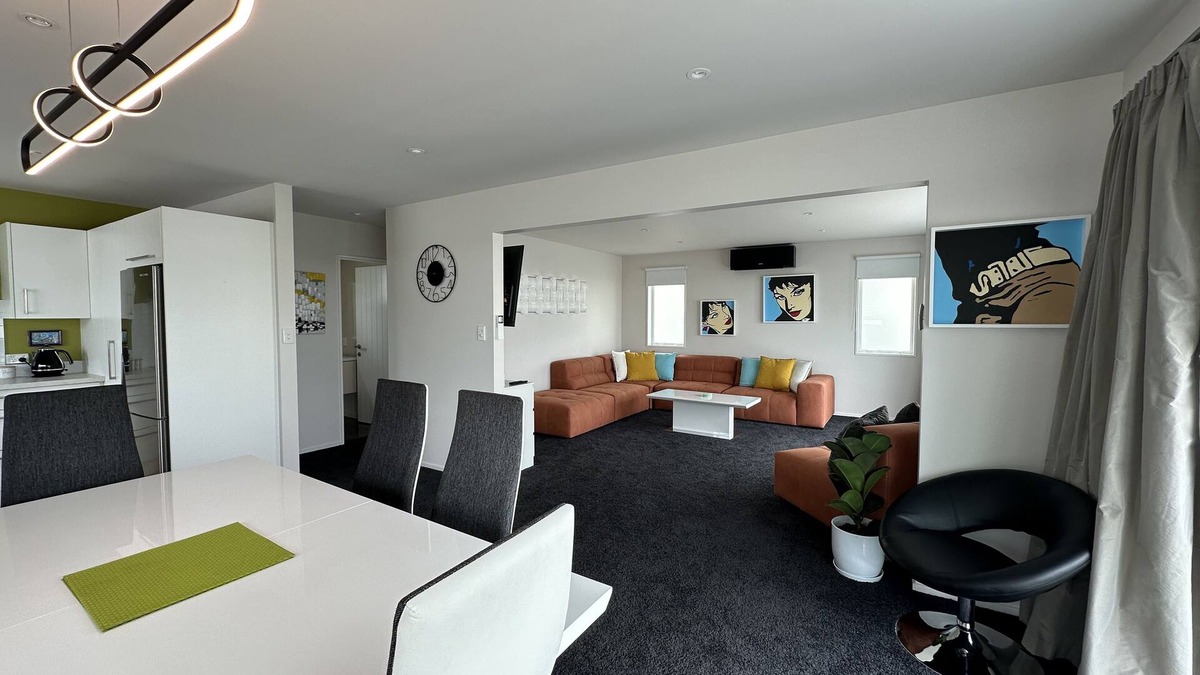 Sydenham House | Luxurious 3-Bedroom Home in Tranquil Cul-de-Sac