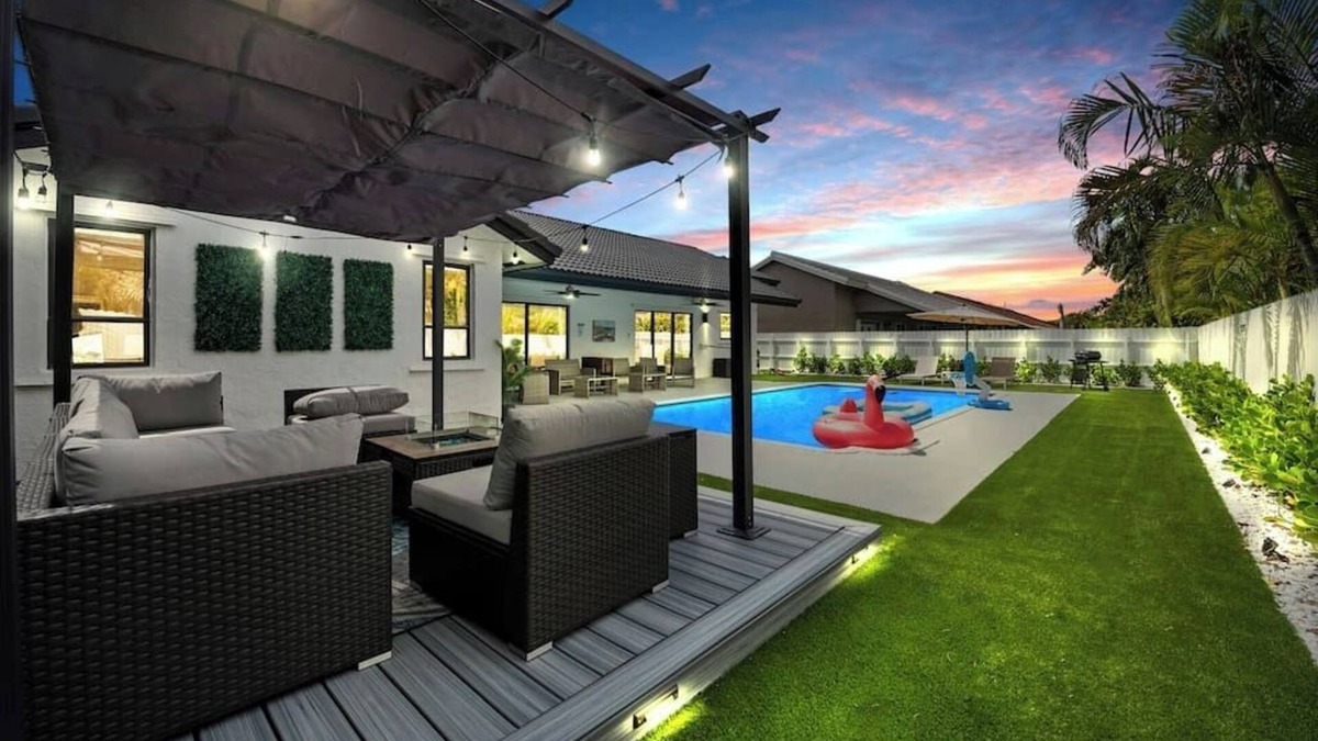 Richmond West House | Luxurious 3BR Villa with Pool in Miami