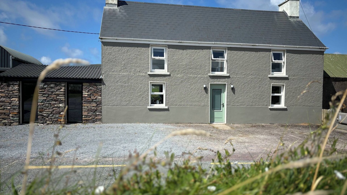 Ballydavid Other | Luxurious 4-bed Farmhouse on the Dingle Peninsula