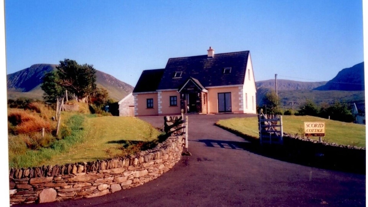Cloghane Cottage | Luxurious 4 star dormer cottage in Cloghane Dingle Peninsula