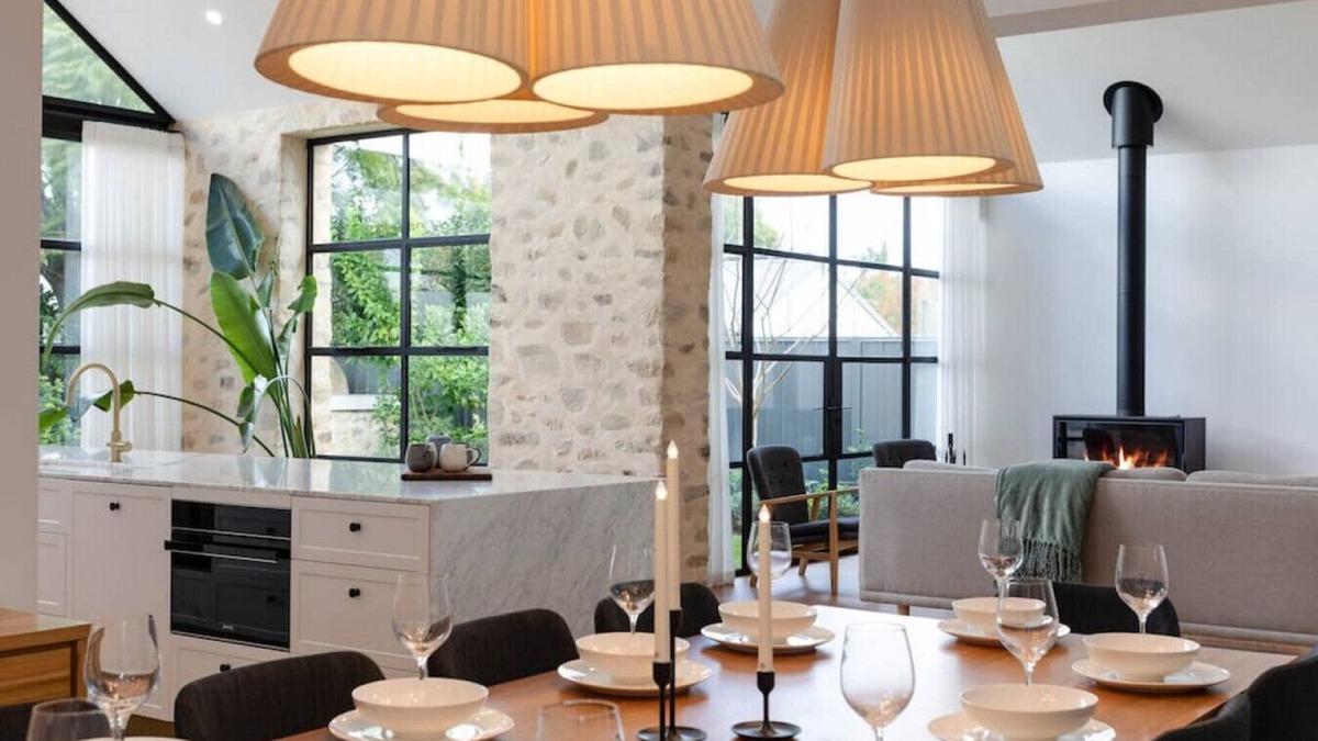 Unley House | Luxurious 4BR 2 BTH light filled whole executive home