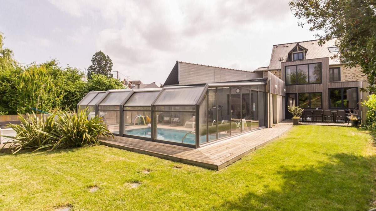 Pontorson Cottage | Luxurious 5-Bed Home with Indoor Pool, Garden, and Modern Amenities near Mont St-Michel