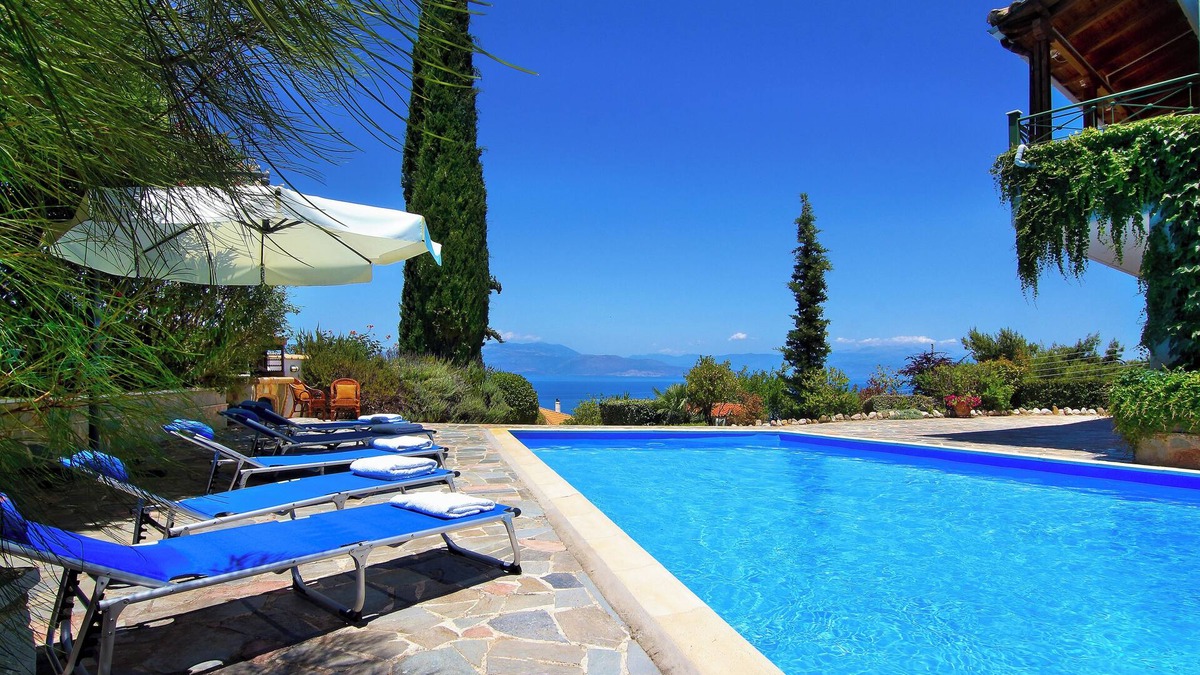 Paralia Porovitsis Villa | Luxurious 5-bedroom villa with stunning sea views in delightful Platanos, Akrata
