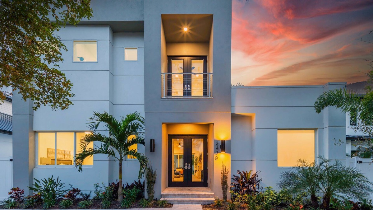 Arlington Park House | Luxurious 6BR Sarasota Retreat w/Pool, Rooftop & Guest House