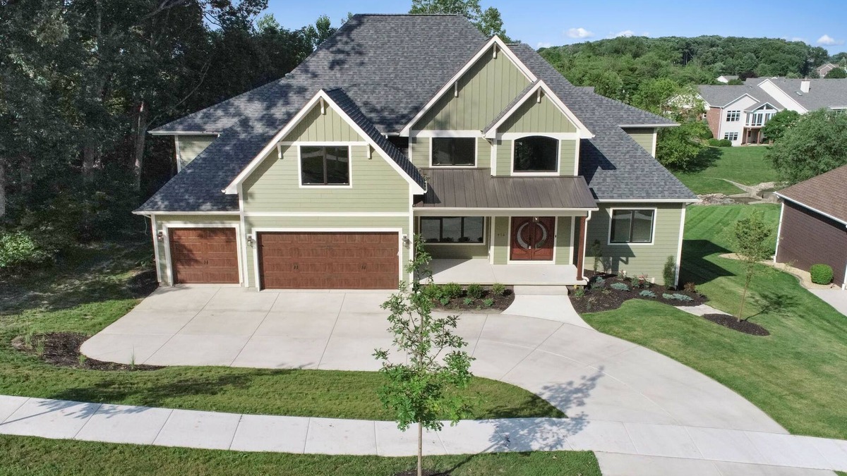 Crown Point House | Luxurious 7000 SqFt Mansion, Chef’s Kitchen, 800 SqFt Deck, 1200 SqFt Patio