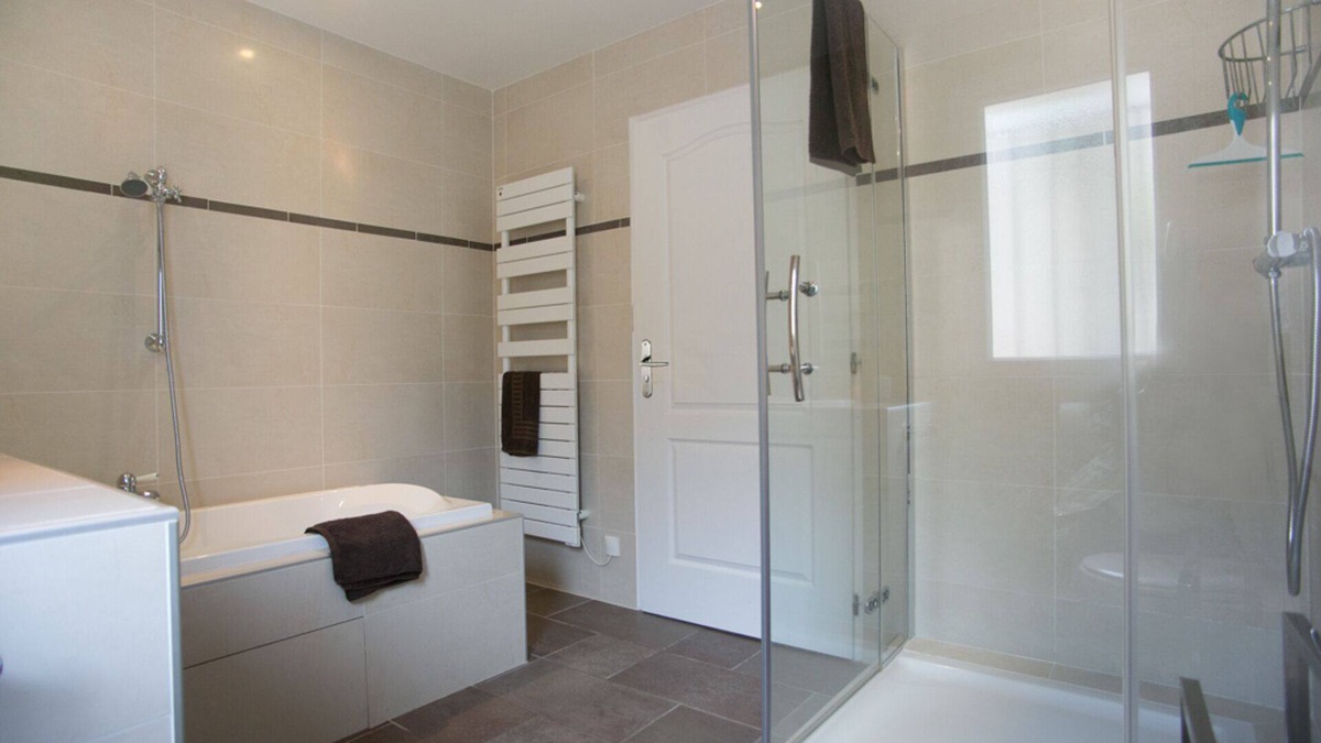 Thuir House | Luxurious Air-Conditioned Property with Stunning Views