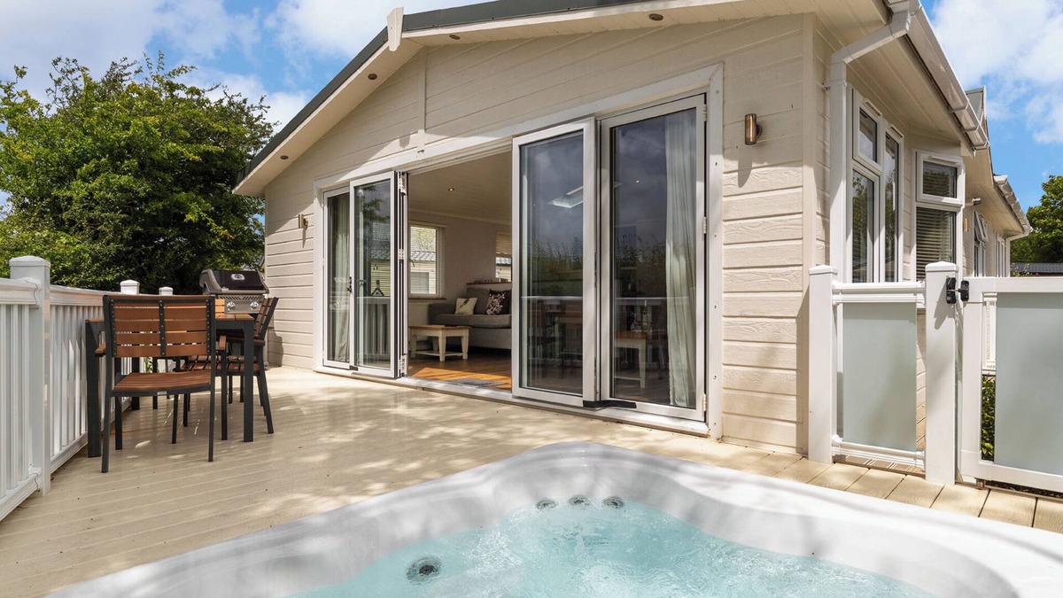 Kilgetty Ski Chalet | Luxurious and contemporary lodge.