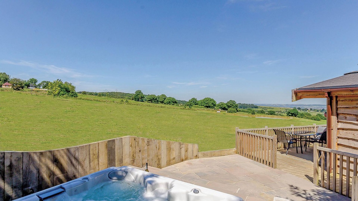 Ashover Ski Chalet | Luxurious and contemporary lodge with stunning countryside views.