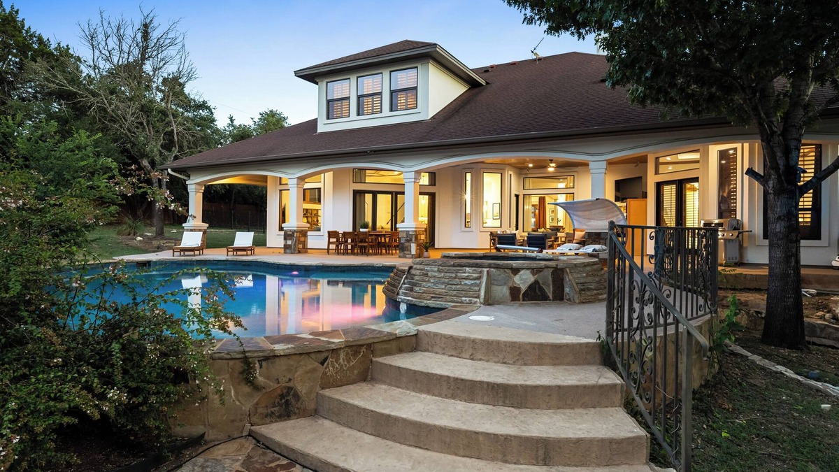 Rocky Ridge House | Luxurious Austin Getaway: Unwind in Style and Comfort at Rocky Ridge Retreat