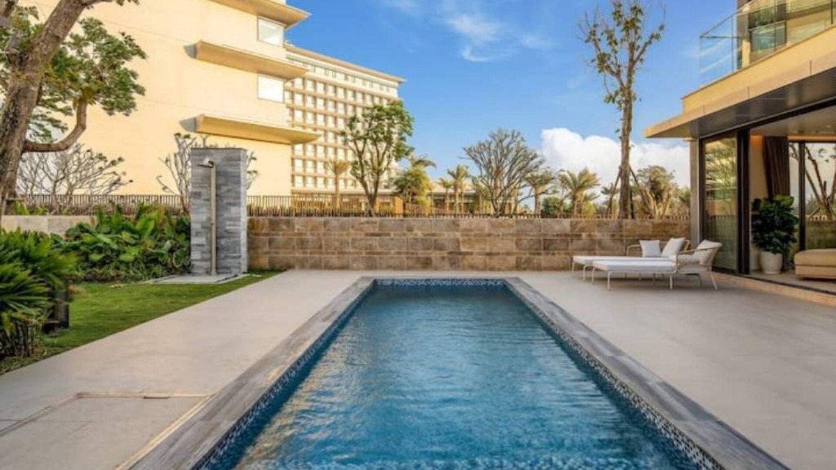 Dien Ban Villa | Luxurious beach Villa with pool & daily breakfast