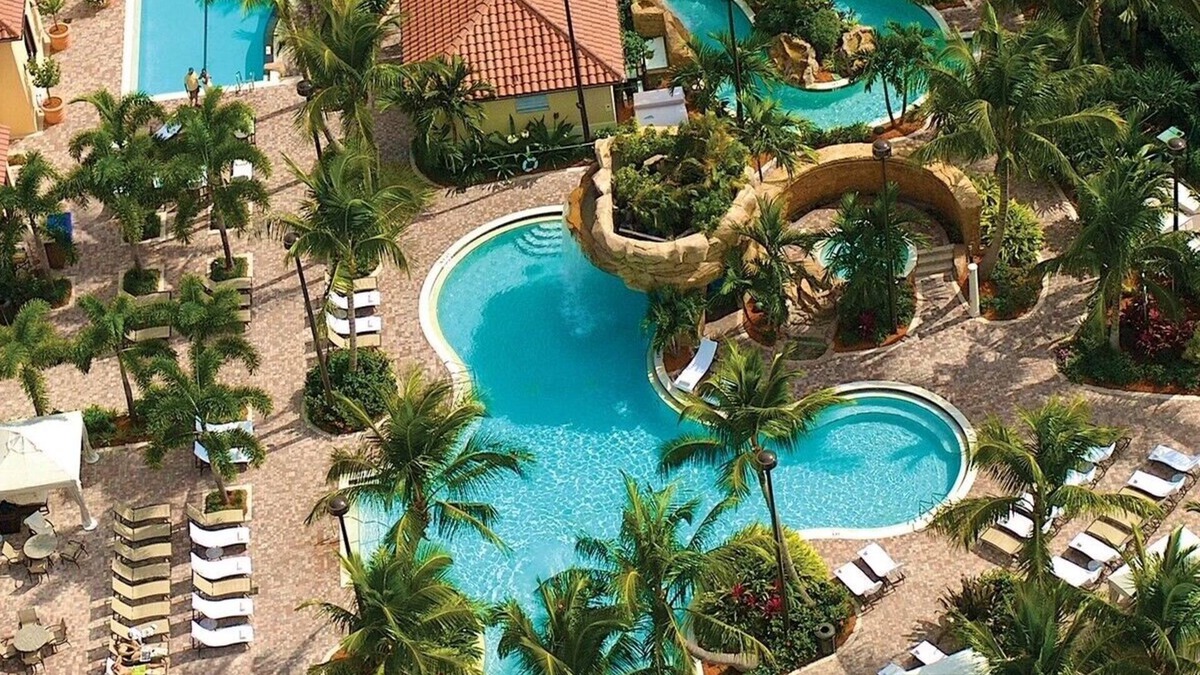 East Naples House | Luxurious Boutique Resort/Spa cottage located in the heart of beautiful Naples