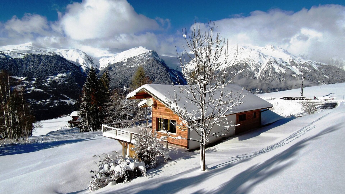 Aime Ski Chalet | Luxurious chalet 12/16pp 250M2 La Plagne renovated in 2013. Ski in - ski out
